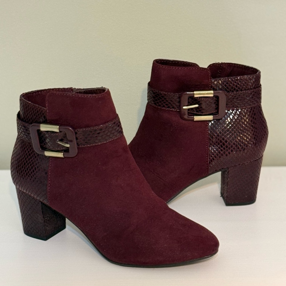 Karen Scott Maroon Ankle Booties with Textured Pattern